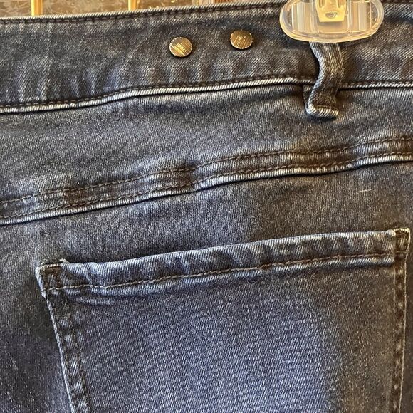 CAbi Jeans 3194 SKINNY Distressed Dark Wash Blue STRETCH Womens Size 14 Mid Rise - Picture 10 of 16